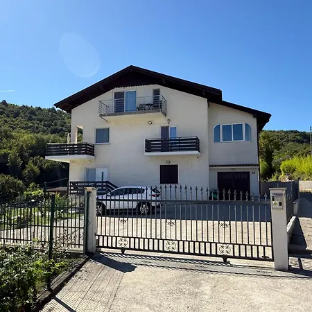 Apartma Tara *